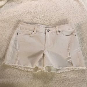 Two by Vince Camuto 4” inseam off white slightly distressed shorts